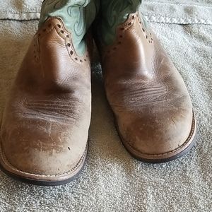 Ariat Women's cowboy western boots, size 10